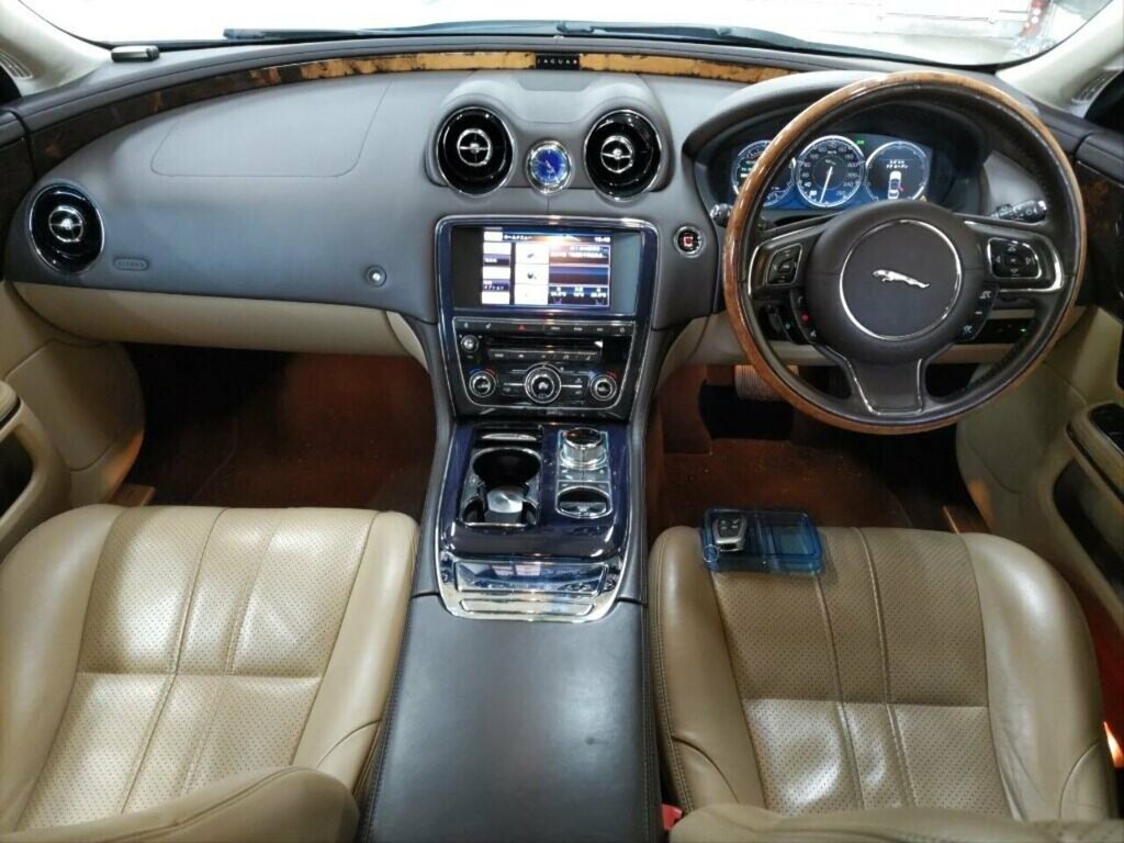 Jaguar XJ V8 Premium Luxury  #5