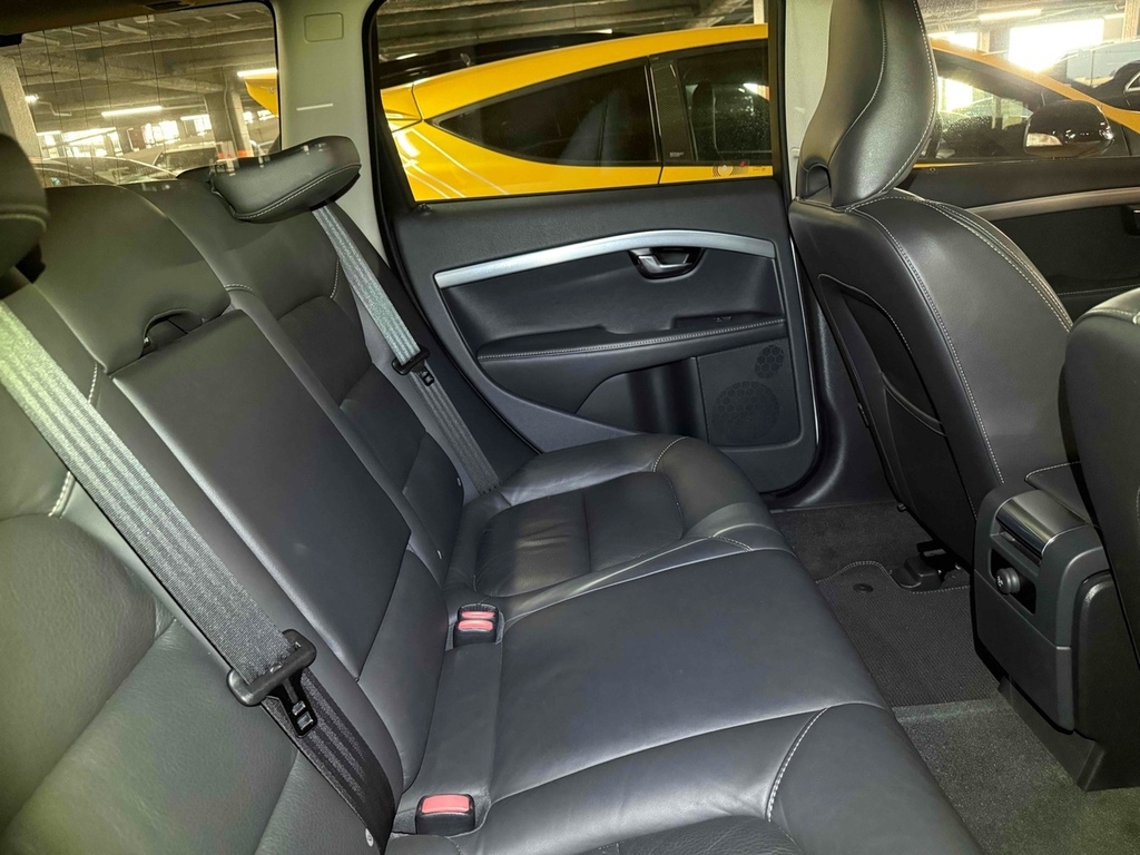 Volvo V70 2L Se Nav Silver #8