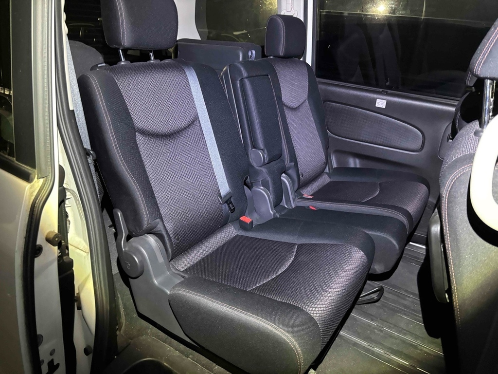 Nissan Serena Mpv White #8