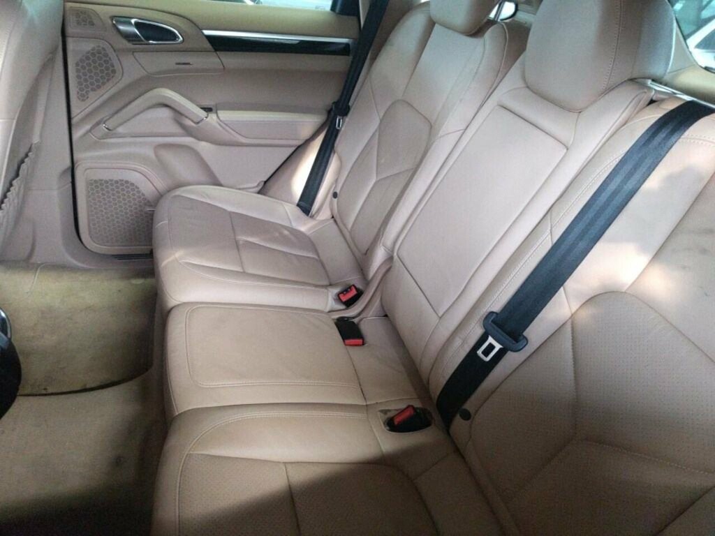 Porsche Cayenne Td V6 Platinum Edition U433 White #10