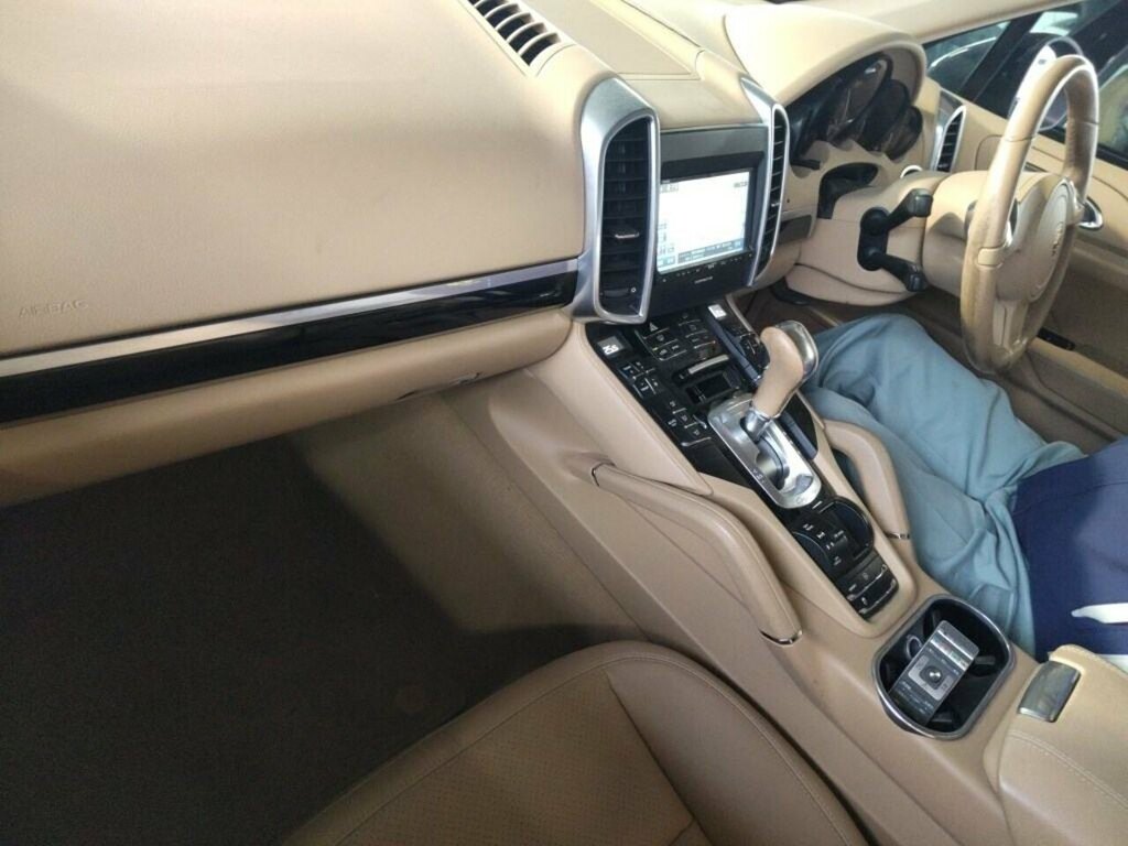 Porsche Cayenne Td V6 Platinum Edition U433 White #8