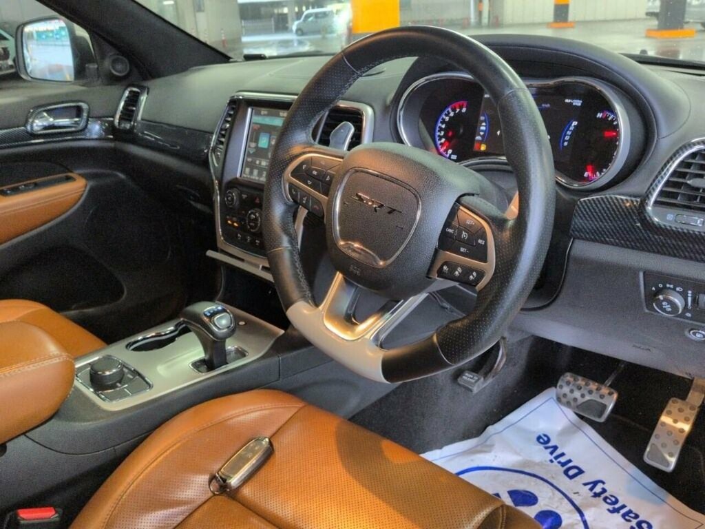 Jeep Grand Cherokee Srt8  #6