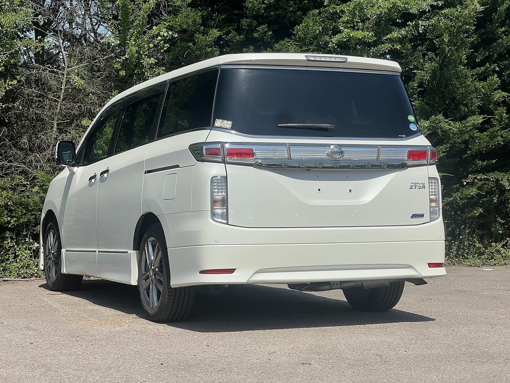 Nissan Elgrand 250Highwaystar White #6