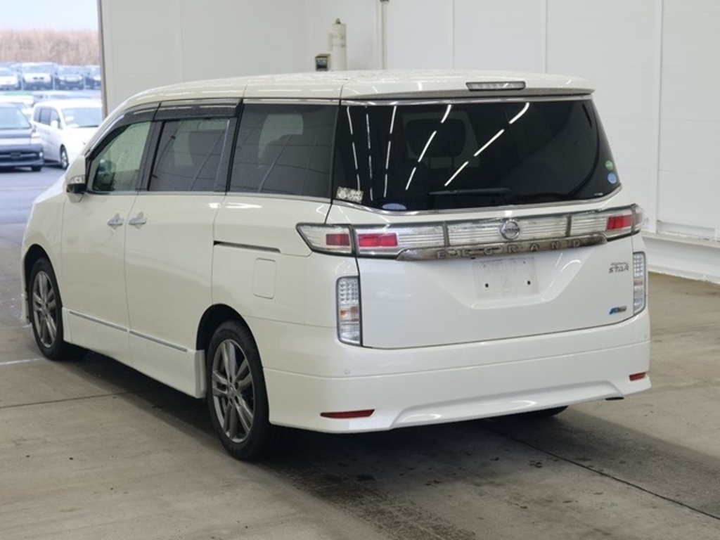 Nissan Elgrand 250Highwaystar #2
