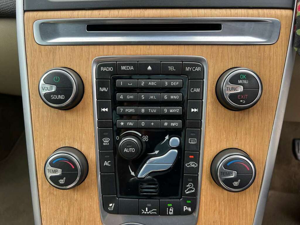 Volvo XC60 2.4L Se Lux Nav Grey #29
