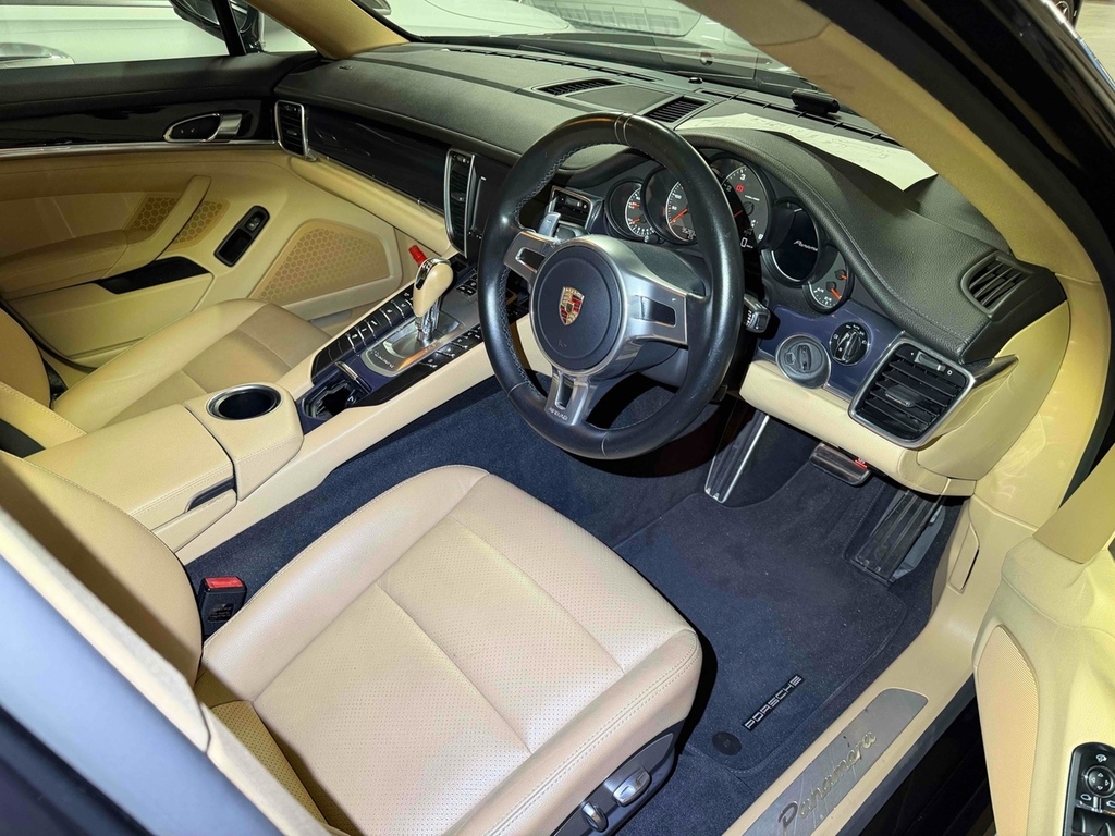 Porsche Panamera Base Grade  #6
