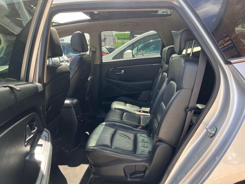 Kia Carens Black #9