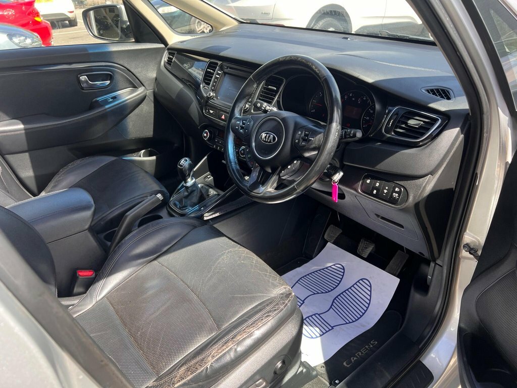 Kia Carens Black #14
