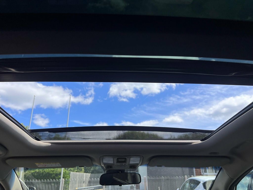 Kia Carens 1.7L 3 Silver #2