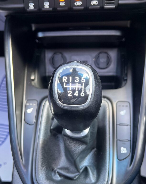 Kia Carens Black #24