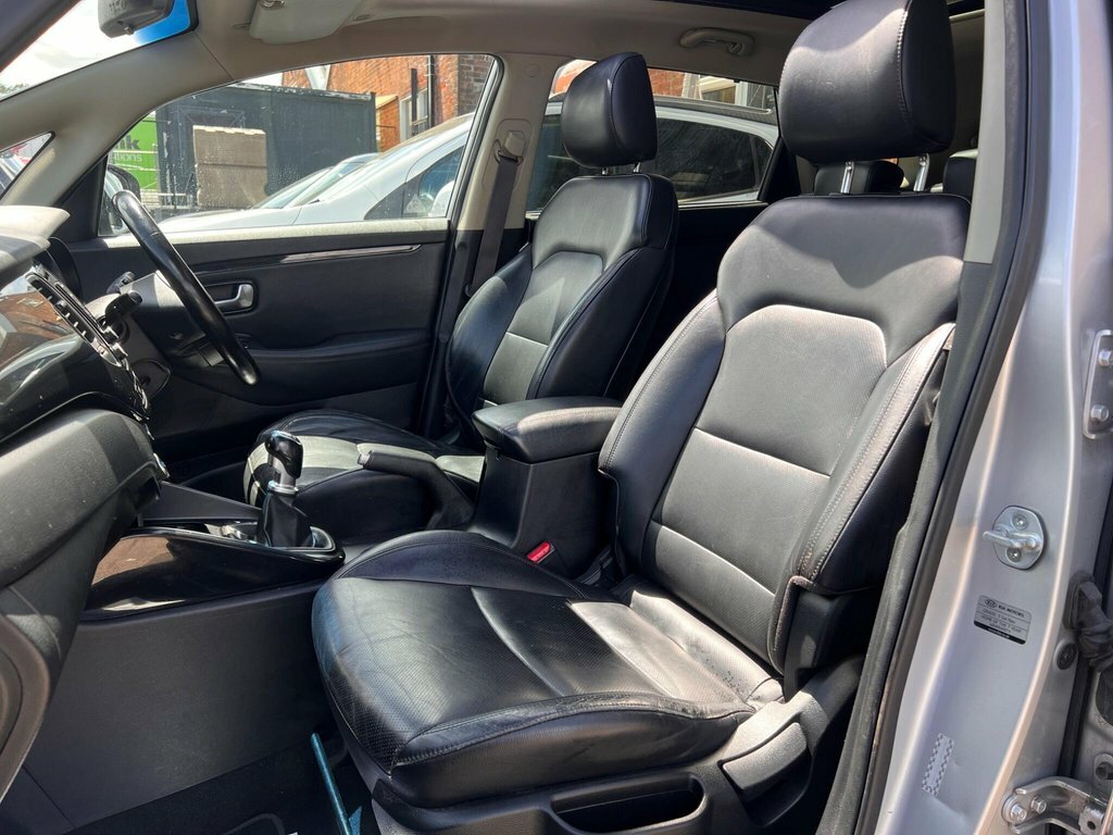 Kia Carens Black #11