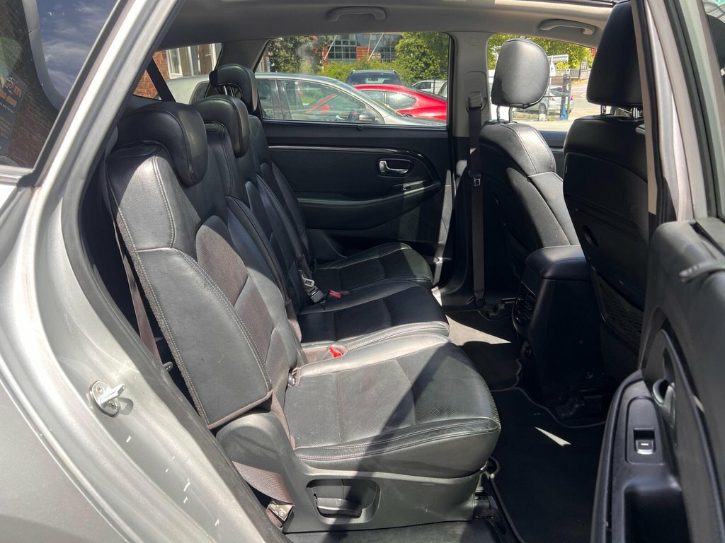 Kia Carens Black #10
