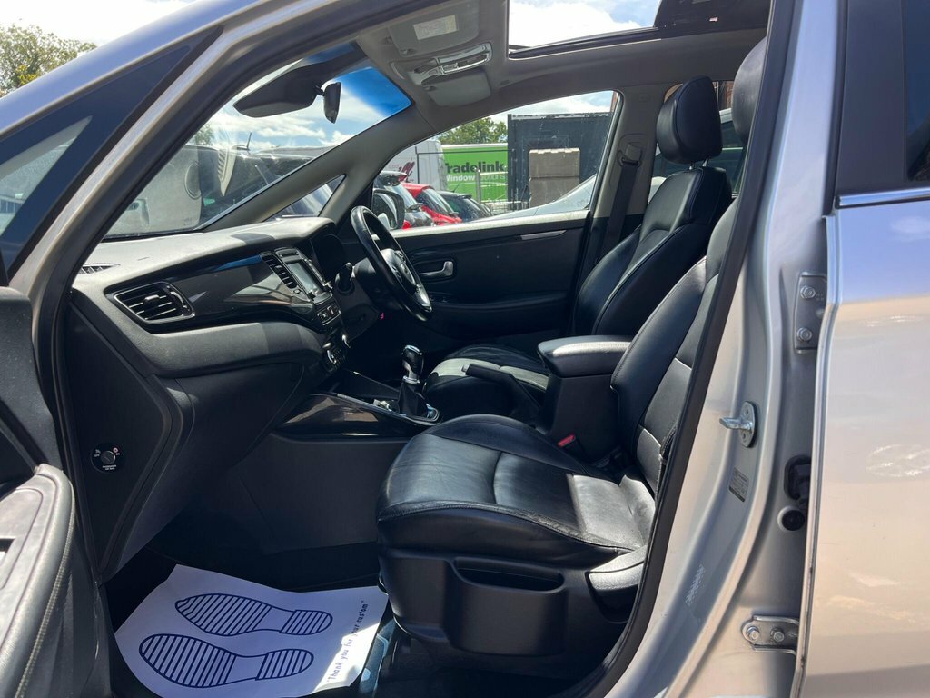 Kia Carens Black #12