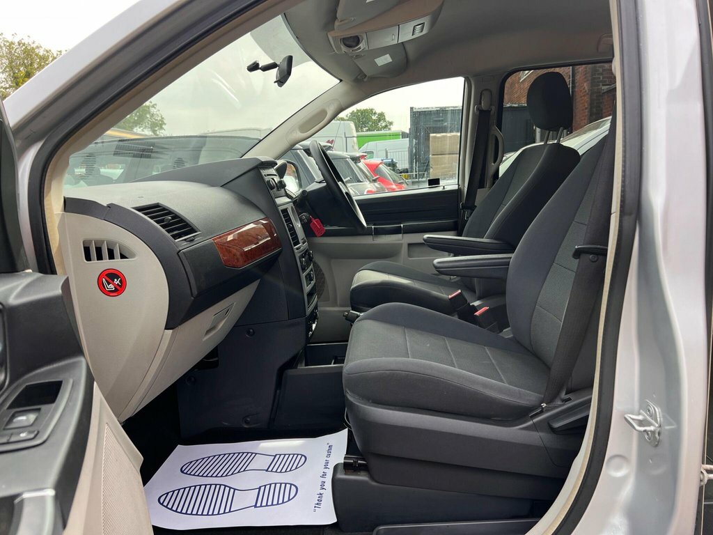 Chrysler Grand Voyager  Silver #12