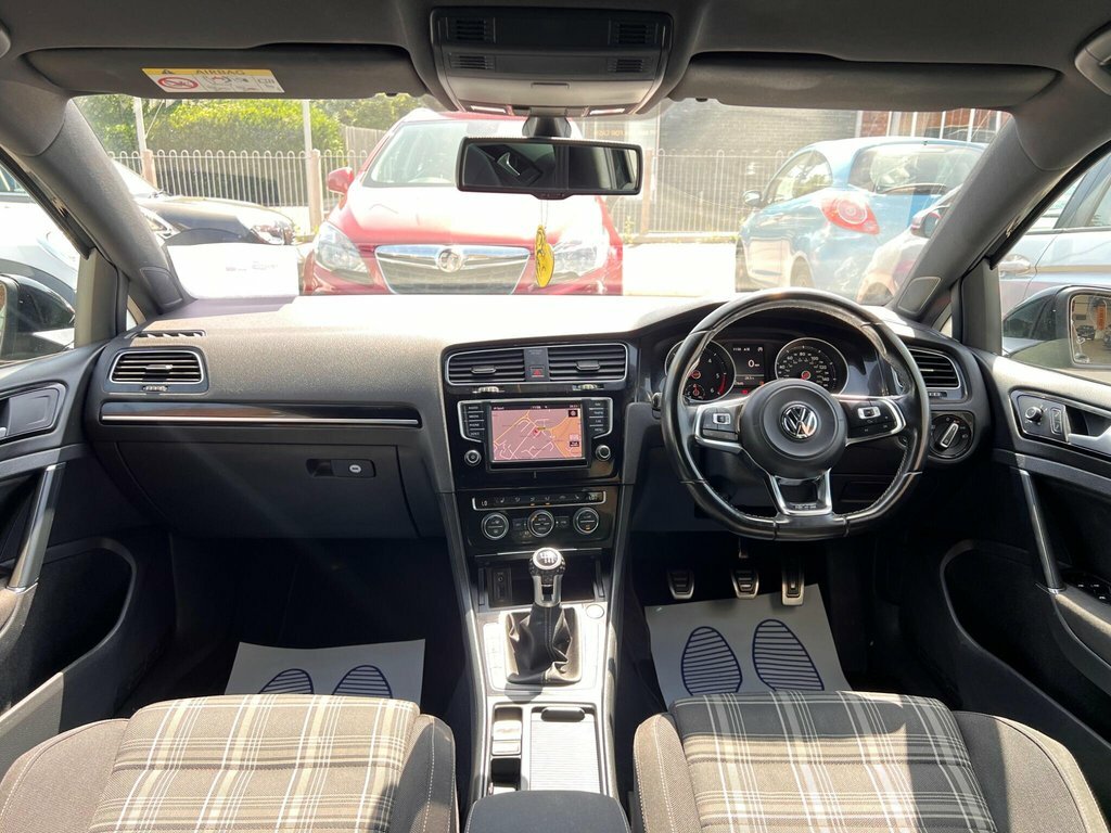 Volkswagen Golf 2L Gtd Black #2