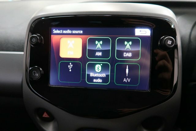Toyota Aygo 1.0 Vvt-i X-play Hatchback X-shift Euro Black #3