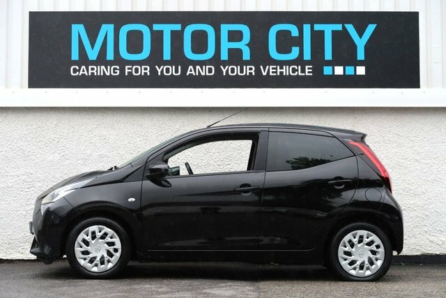 Toyota Aygo 1.0 Vvt-i X-play Hatchback X-shift Euro Black #4