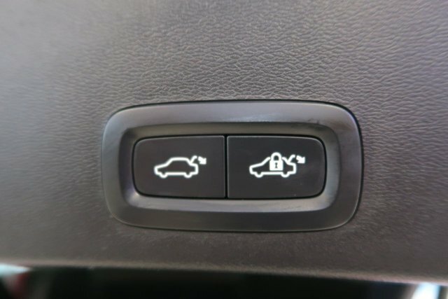 Volvo XC40 2.0 B4p Plus Dark #10