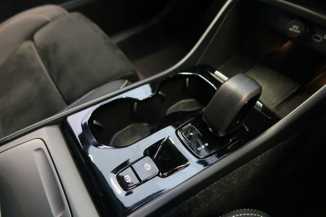 Volvo XC40 2.0 B4p Plus Dark #12