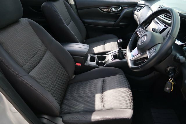 Nissan X-Trail Acenta White #14