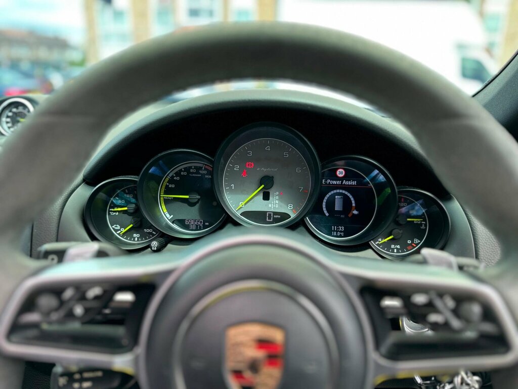 Porsche Cayenne E-hybrid Tiptronic S White #31