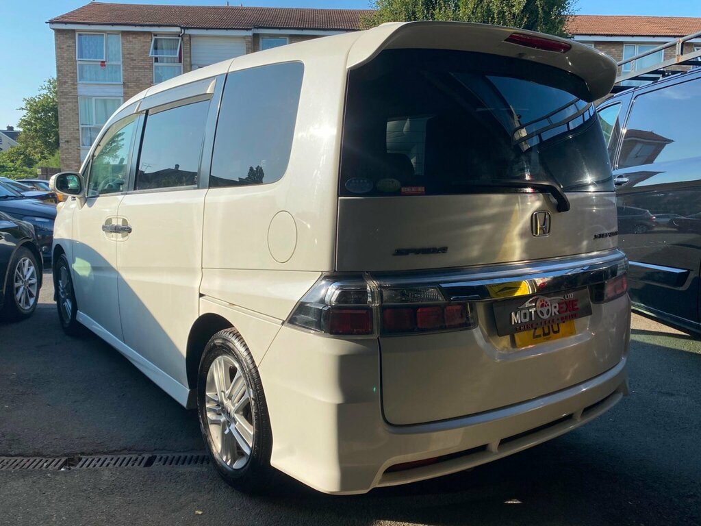 Honda StepWagon 2.0L I-vtec White #2