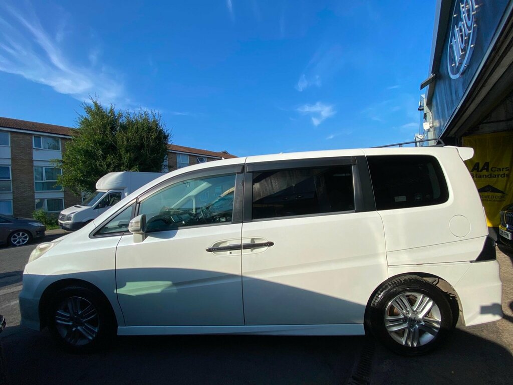Honda StepWagon 2.0L I-vtec White #5