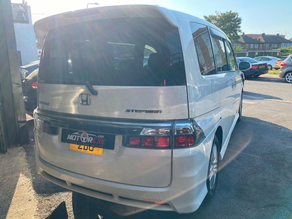Honda StepWagon 2.0L I-vtec White #4
