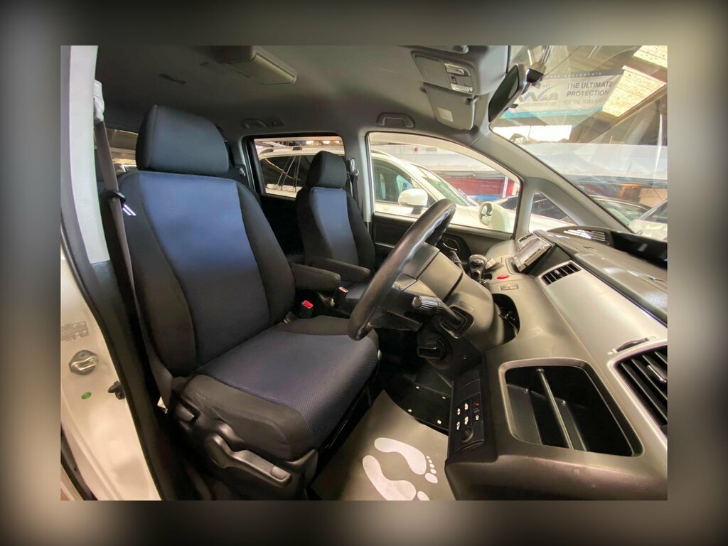 Honda StepWagon 2010 Honda Stepwagon 2010 Black #17