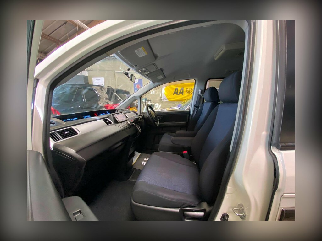 Honda StepWagon 2010 Honda Stepwagon 2010 Black #13
