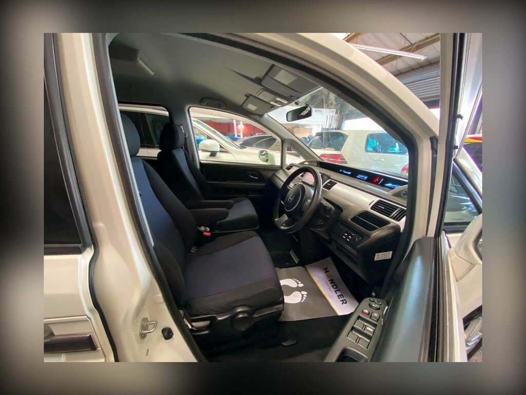 Honda StepWagon 2010 Honda Stepwagon 2010 Black #11