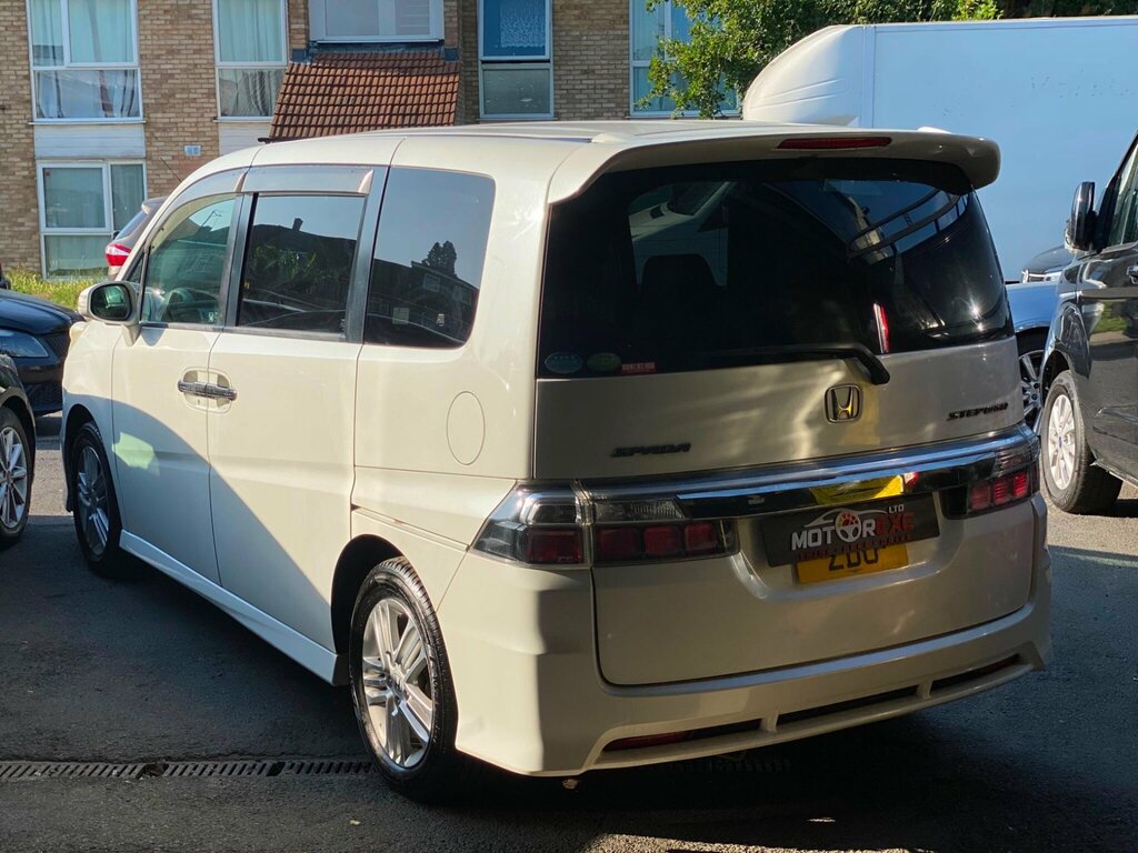 Honda StepWagon 2.0L I-vtec White #6