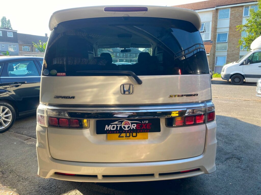 Honda StepWagon 2.0L I-vtec White #3