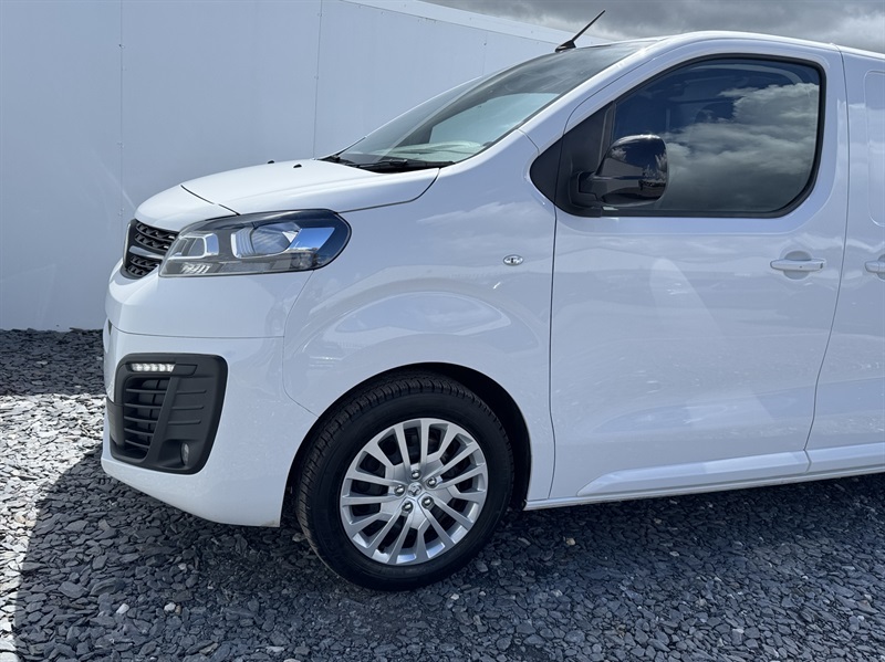 Vauxhall Vivaro 1.5 Turbo D 2900 Pro Panel Van 6Dr L DN24KFP White #5