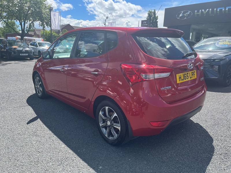 Hyundai Ix20 1.4 Blue Drive Premium Hatchback Red #4