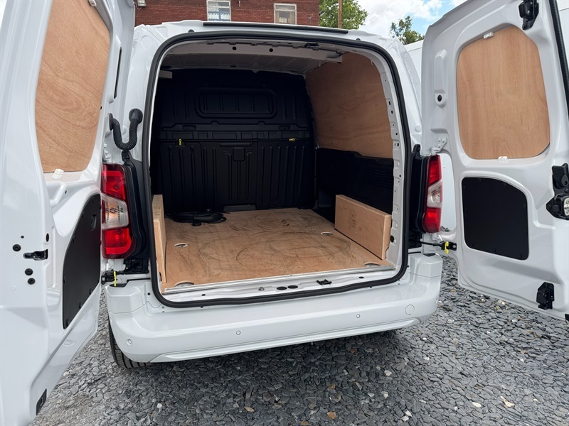Vauxhall Combo-e Life Mpv Blue #24