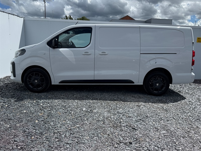 Vauxhall Vivaro 2.0 Turbo D Pro XL Panel Van 6Dr Lwb DW74NWF White #4