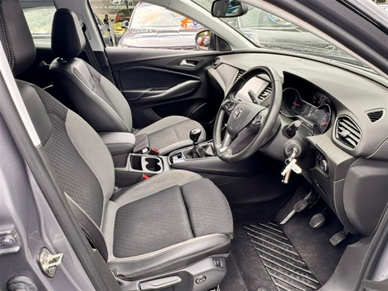Vauxhall Grandland 1.2 Turbo Griffin Edition Hatchback White #3