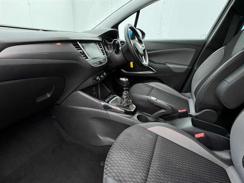 Vauxhall Crossland Elite White #12