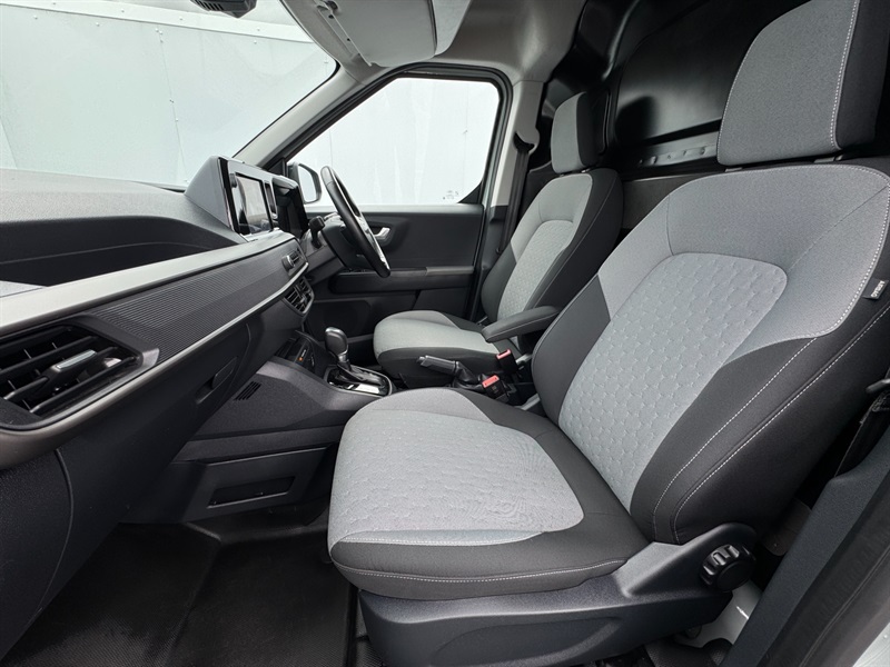 Ford Transit Courier Mpv #10