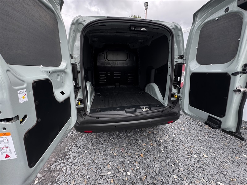 Ford Transit Courier Mpv #23