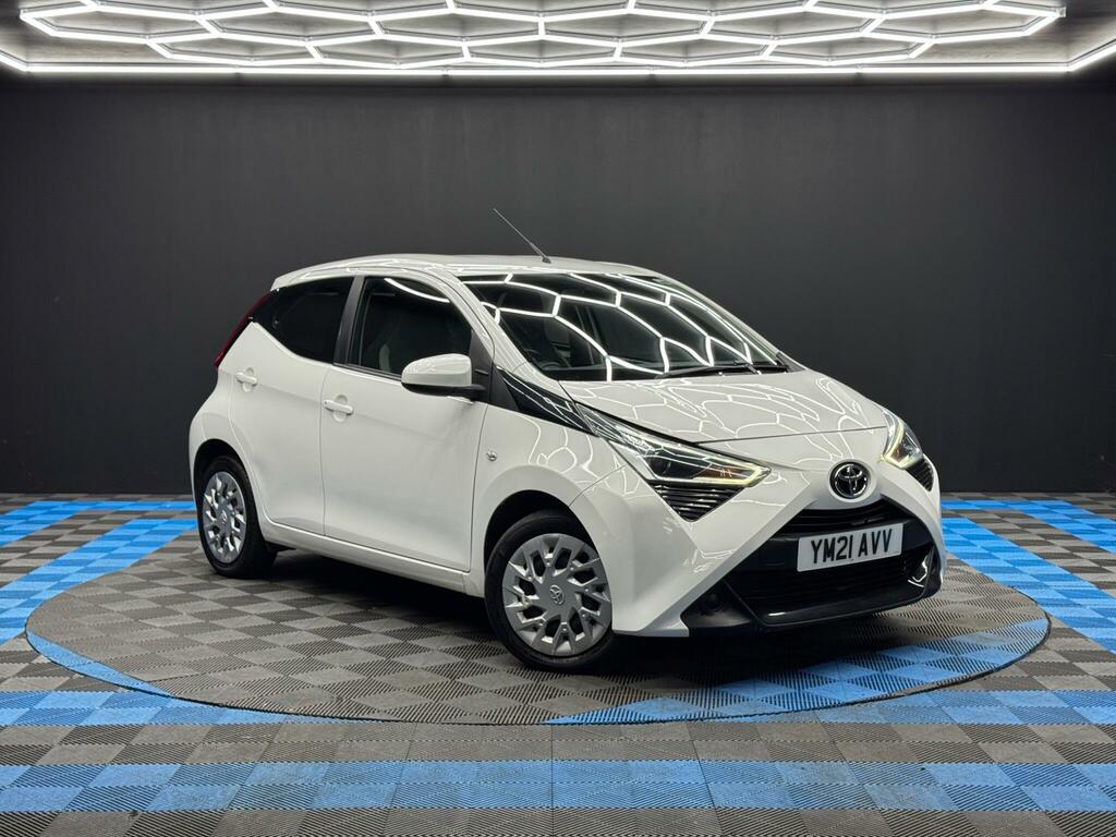 Toyota Aygo 1.0 Vvt-i X-play Euro 6 Safety Sense YM21AVV White