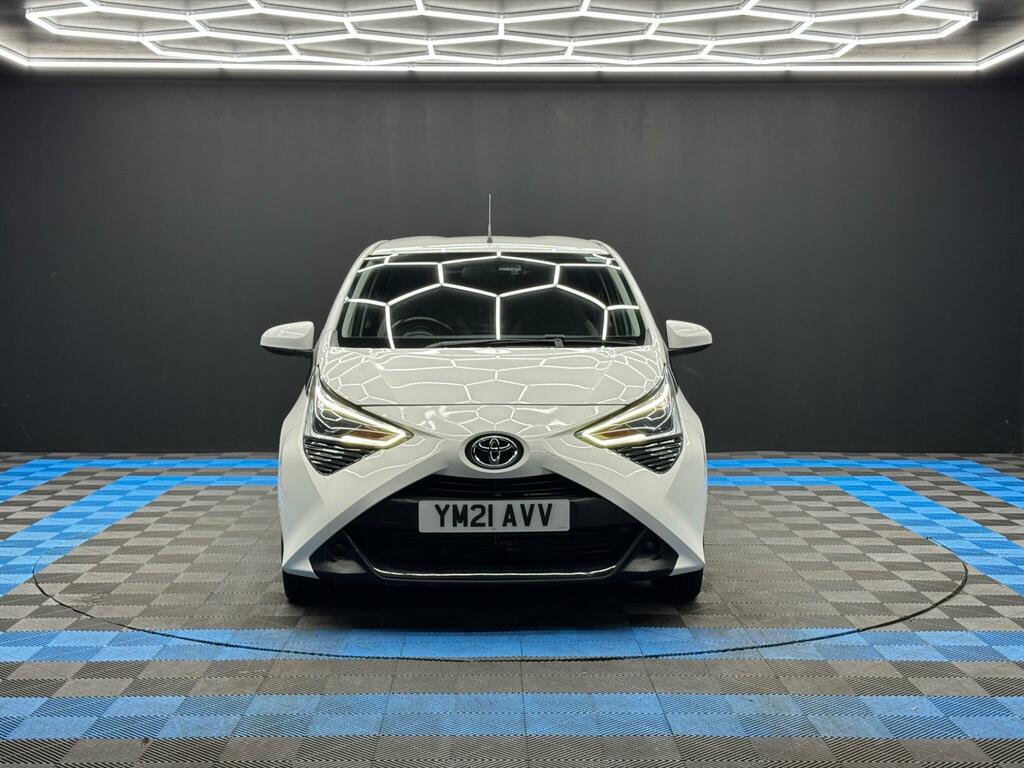 Toyota Aygo 1.0 Vvt-i X-play Euro 6 Safety Sense YM21AVV White #2
