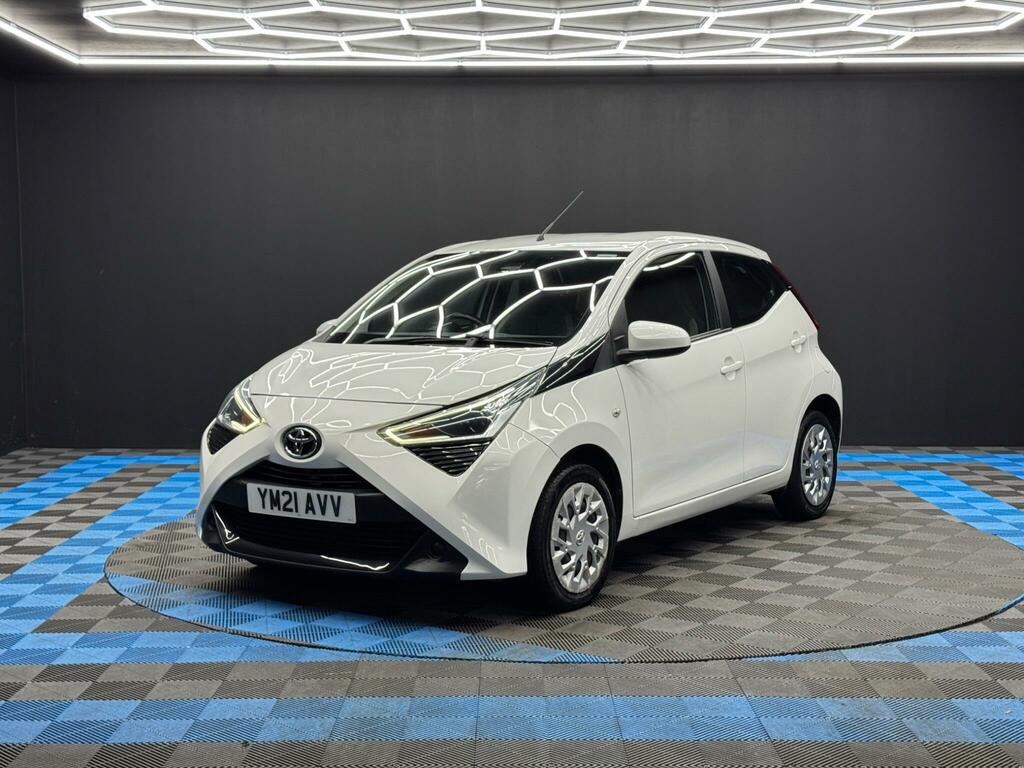 Toyota Aygo 1.0 Vvt-i X-play Euro 6 Safety Sense YM21AVV White #3