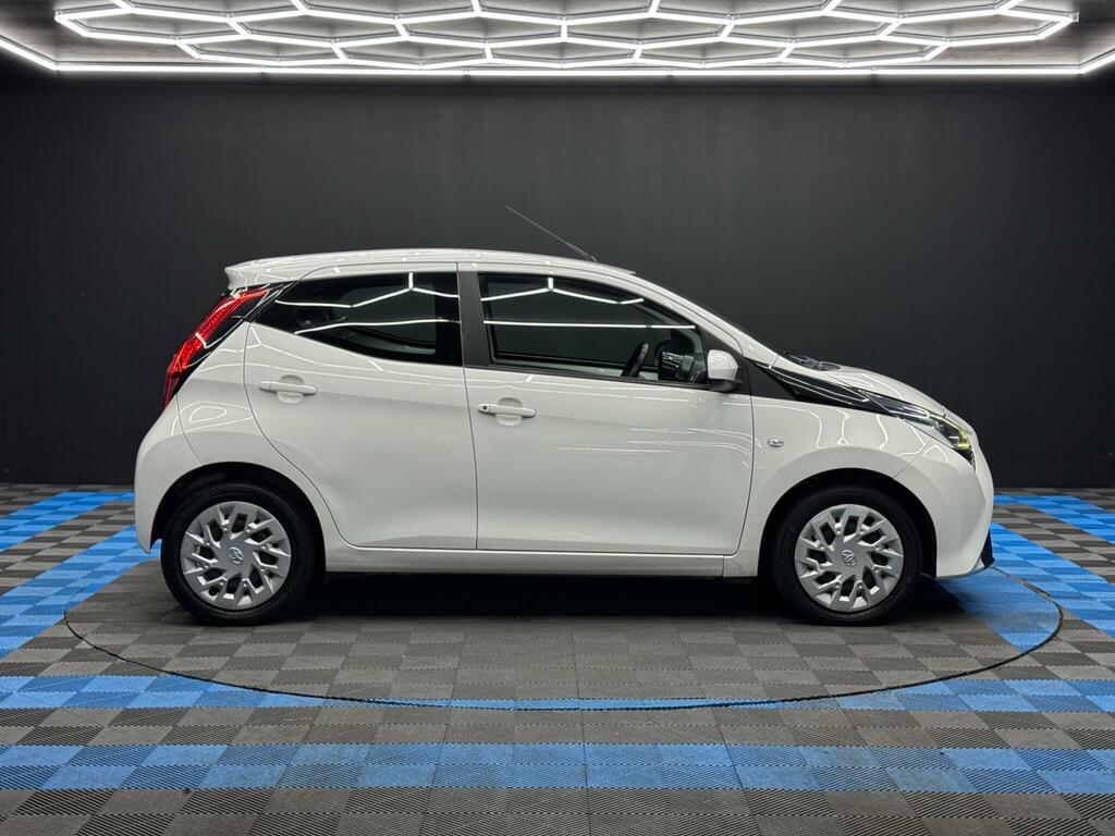 Toyota Aygo 1.0 Vvt-i X-play Euro 6 Safety Sense YM21AVV White #4