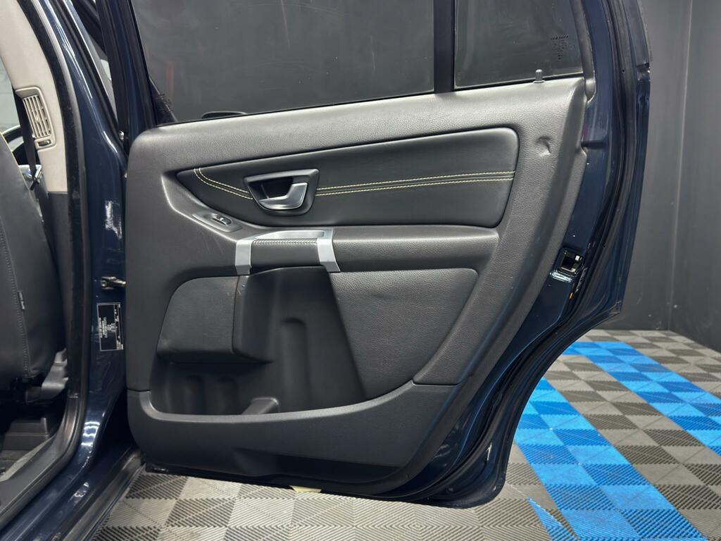 Volvo XC90 2.4 D5 Executive Awd 200 Bhp Black #38