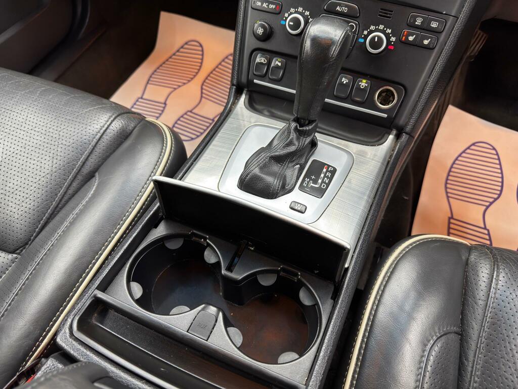 Volvo XC90 2.4 D5 Executive Awd 200 Bhp Black #26