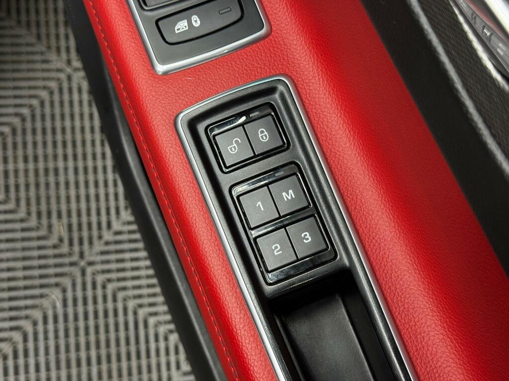 Jaguar XF Black #40