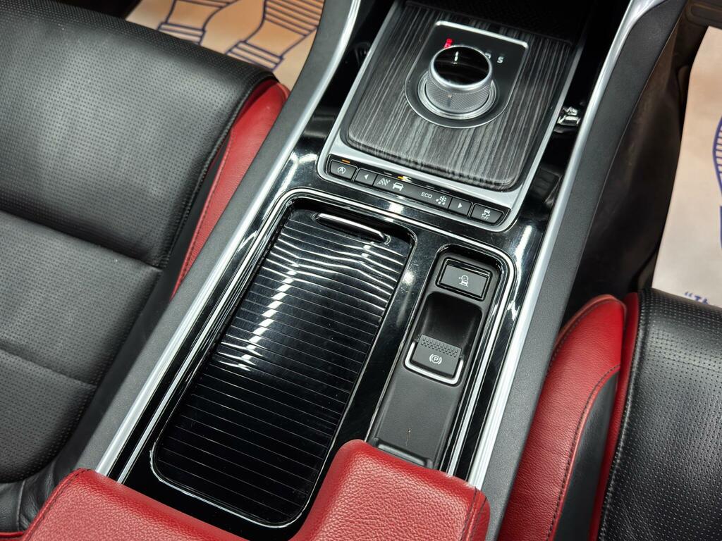 Jaguar XF Black #24