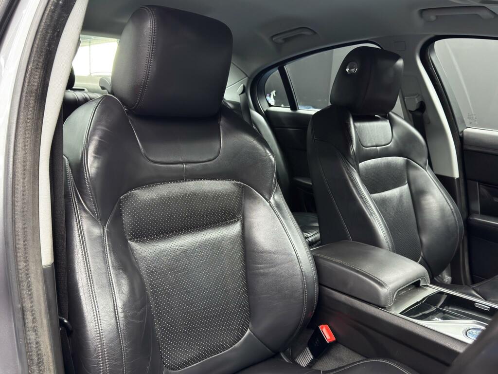Jaguar XF D Luxury White #12